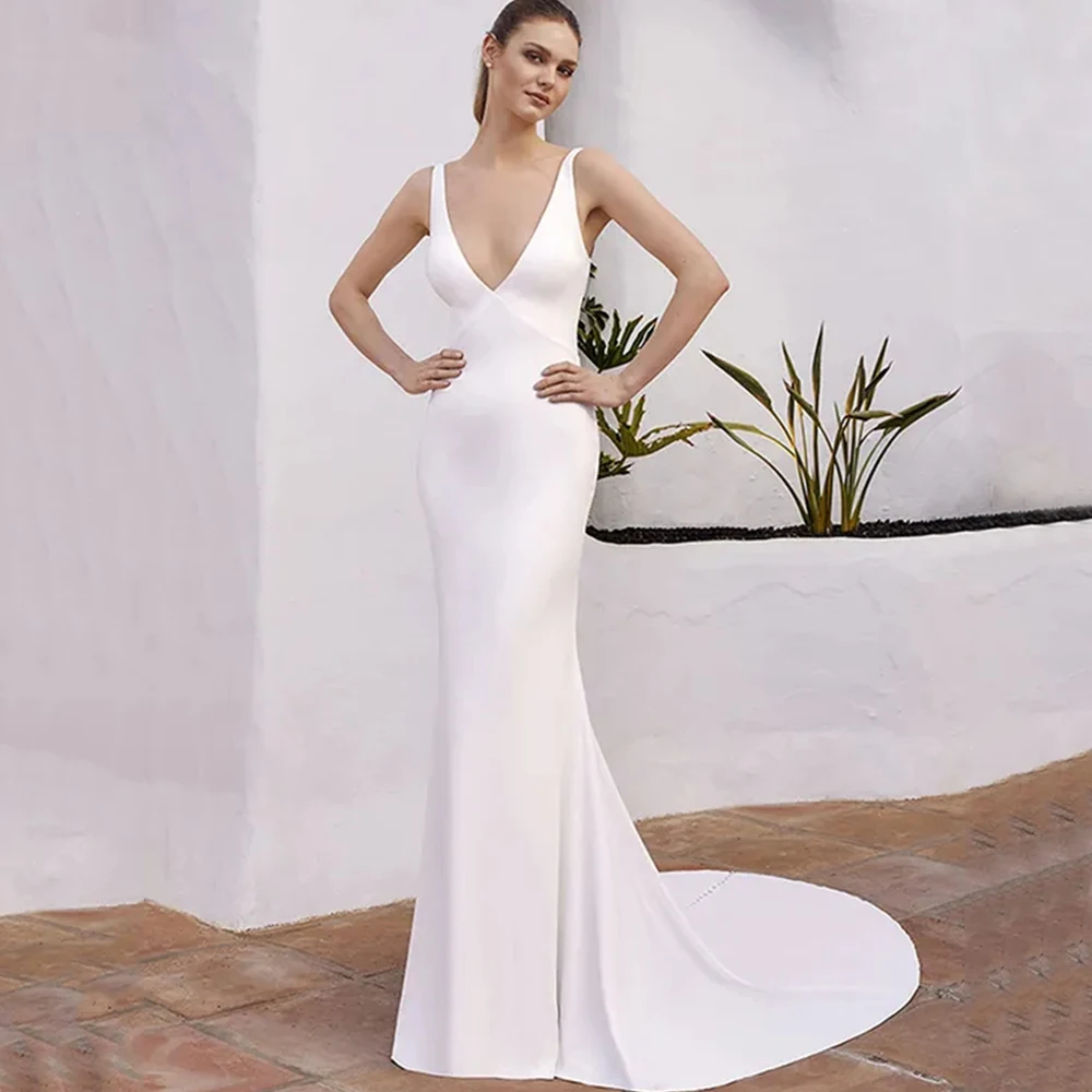 Sexy Deep V-Neck Sleeveless Wedding Dress Classic Mermaid Floor Length Open Back with Beading and Buttons Bride Gowns Robe