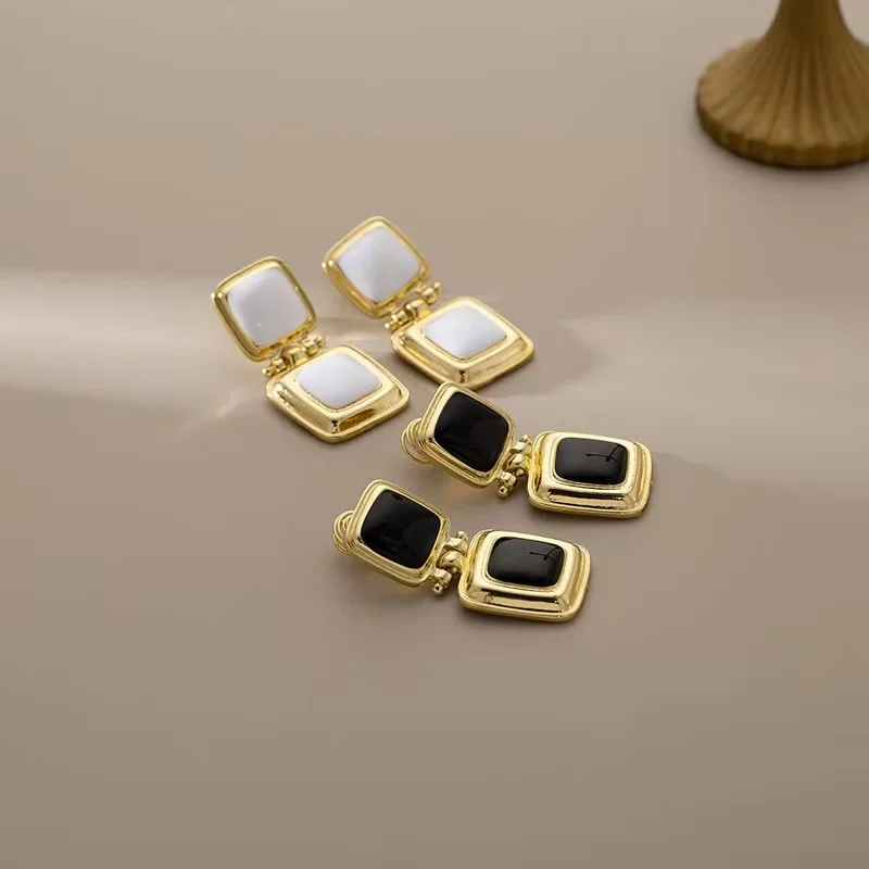 

Daily Commute Fashion EuropeAn-American Style Metal Square Geometric Simple Personality Ear Clips Suitable For Daily Wear