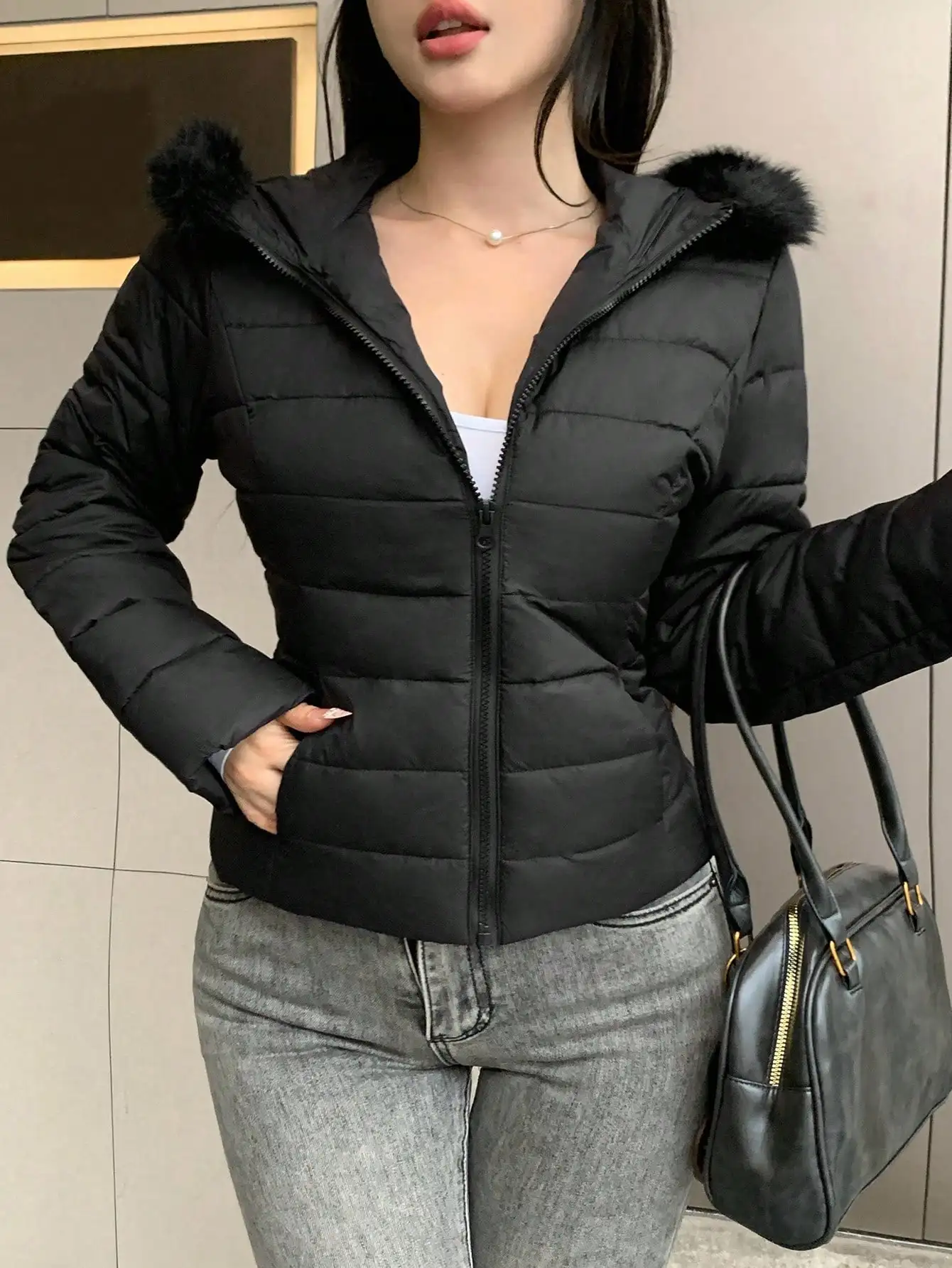 Women's Black Puffer Jacket with Faux Fur Hood, Zip-Up Winter Coat for Casual Wear