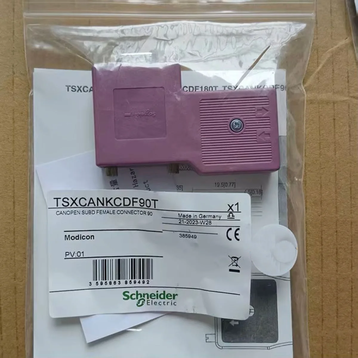 female-connector-modicon-x80-canopen-sub-d9-bended-at-90A°-ip20-tsxcankcdf90t