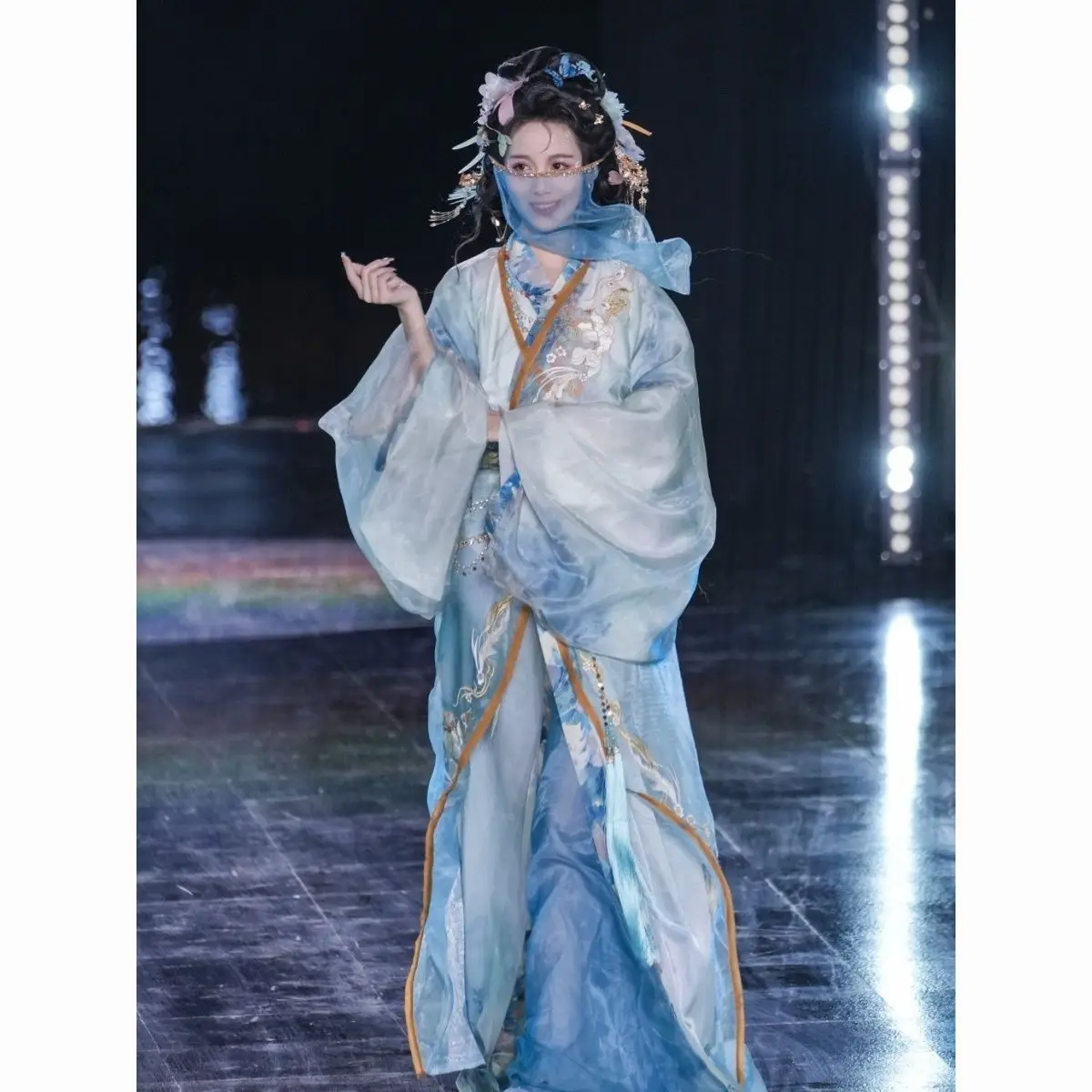 

Blue style Hanfu female Warring States robe embroidery dizzy female autumn students daily costum class Chines traditional dress