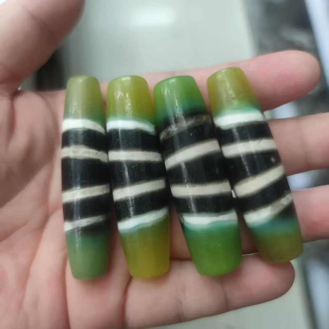 1pcs/lot Green Strip Dzi Beads Patina Fengshui Amulet High Oily Perfectly Appearance High Quality