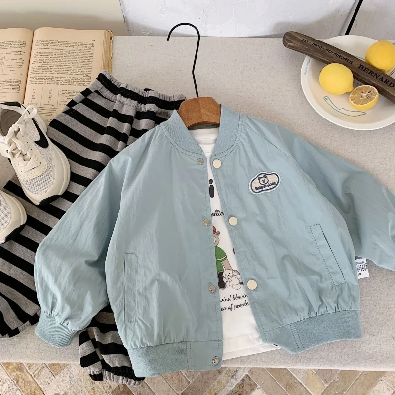 Abbigliamento per bambini Cappotto casual in tinta unita per bambini 2025 Primavera Nuova giacca stampata a maniche lunghe per ragazzi e ragazze alla moda