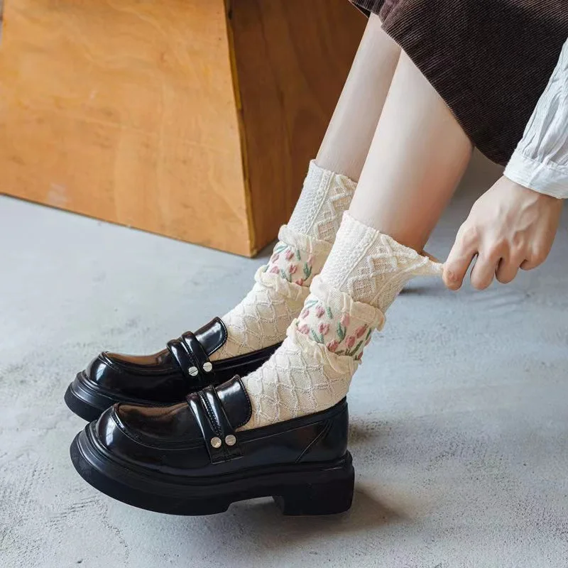 4 Pairs Floral Socks Women Cute Flower Socks Geometric 3D Retro Relief Socks Vintage Mid Calf Cotton Cottagecore Lucky Socks