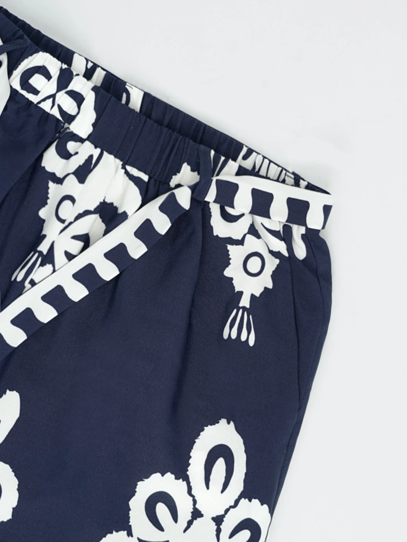 春と夏の白とネイビーのエスニックスタイルセット、レトロでエレガント、大人のカジュアルスタイル、デイリーストリートウェア、洗練された女性向け