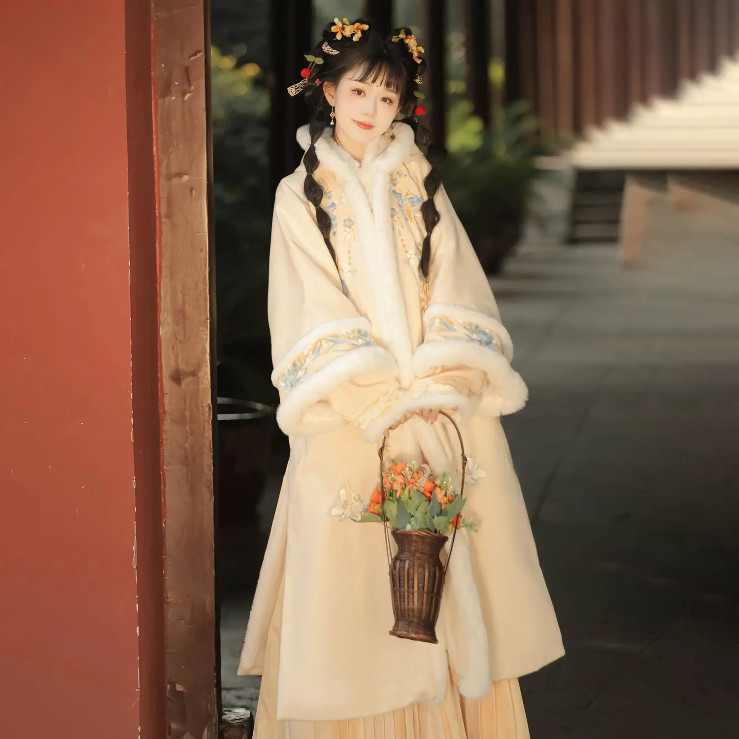 

Hanfu female Song Dynasty style double-breasted,lined and thickened,hooded, long vest with pleated skirt, daily ancient costume