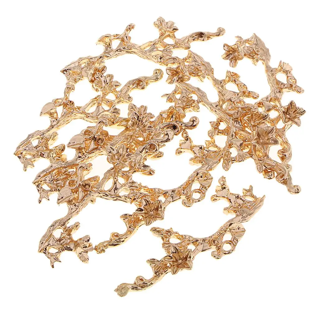 Forme di abbellimenti, ornamenti, orecchini e altri accessori