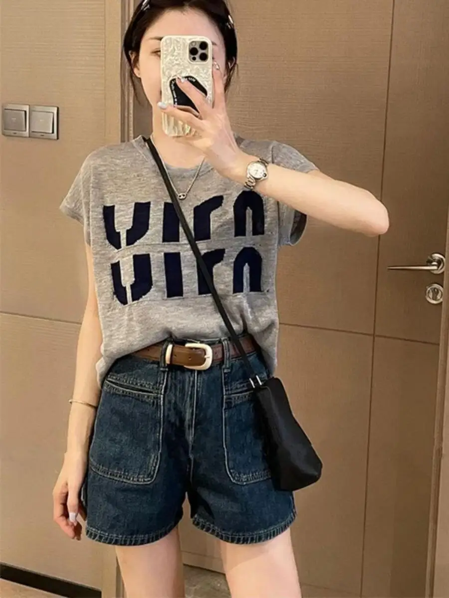 camiseta-feminina-de-manga-curta-em-seda-gelada-fina-nova-colecao-de-verao-design-solto-e-moderno-conjunto-de-duas-pecas