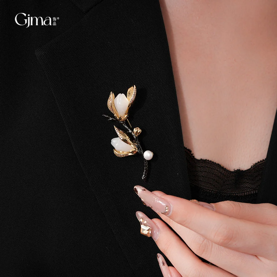 Exquisite Pink Magnolia Flower Brooches For Women Lady Elegant Accessories Enamel Pearl Flower Plant Brooch Office Party Jewelry