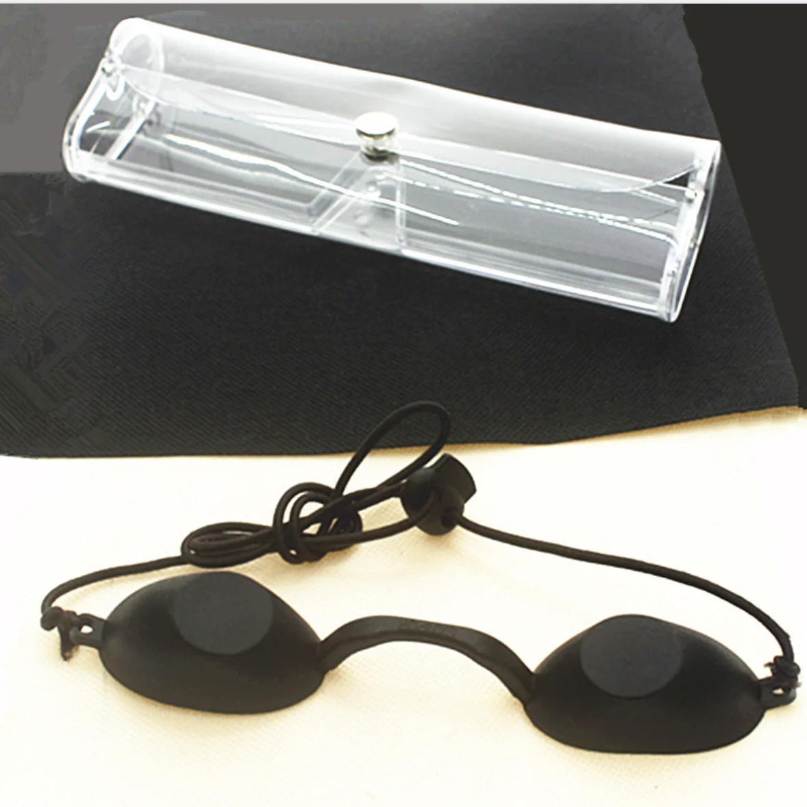 P1 Plastic Eye Shield for 190-2000nm Intense Pulsed Light Treatments and LED Lights, Packed with Transparent Case