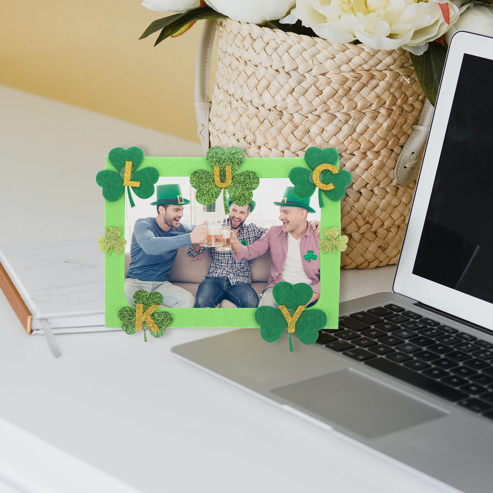 

1Set Felt Picture Frames St Patrick's Day Accessories Irish Theme DIY Collage Frame Craft Kit for Holiday Home Decor Classroom