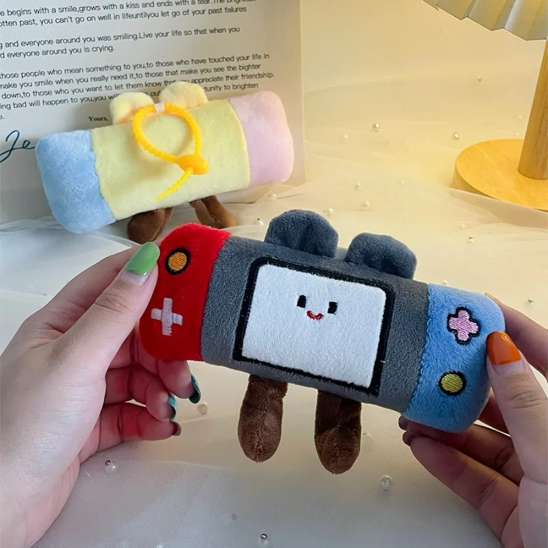 漫画ゲーム機ソフトプラッシュトイキーホルダー、バックパックデコレーション用ぬいぐるみペンダント、キーホルダー、キーリング、バッグ用キーホルダー、人形キーリング