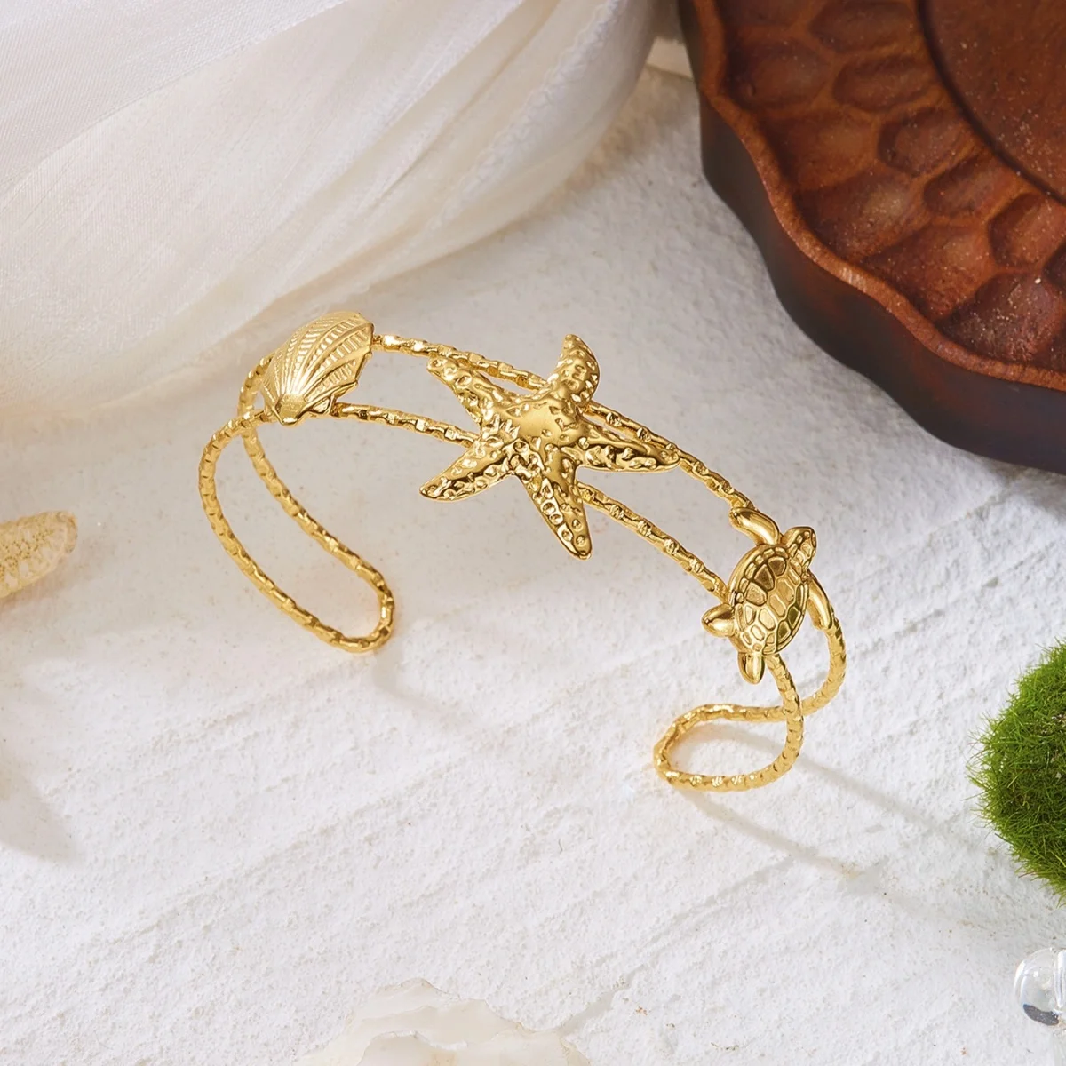 Mehrliniger Armreif aus Edelstahl mit Seestern-, Muschel-, Quallen-, Seepferdchen-, Sonnen- und Schildkrötenmotiven für Damen und Herren, Sommer-Schmuck. – Detail 36