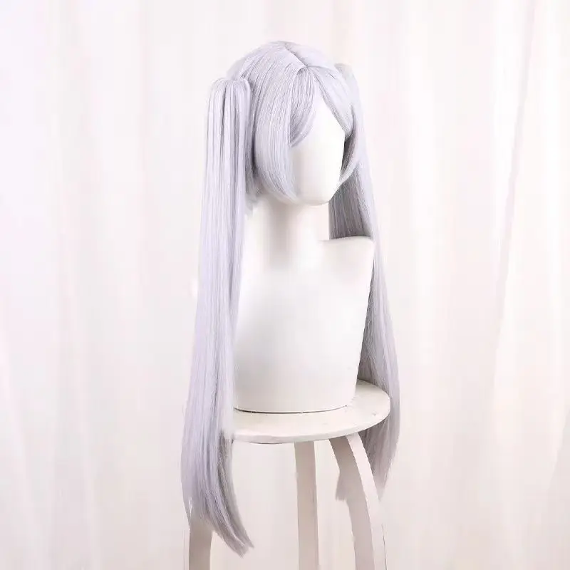 Wig cosplay Anime Frieren wig sintetis berkualitas tinggi dengan warna putih perak pendek dan kuncir ganda wig acara realitas anime dengan jaring mawar.