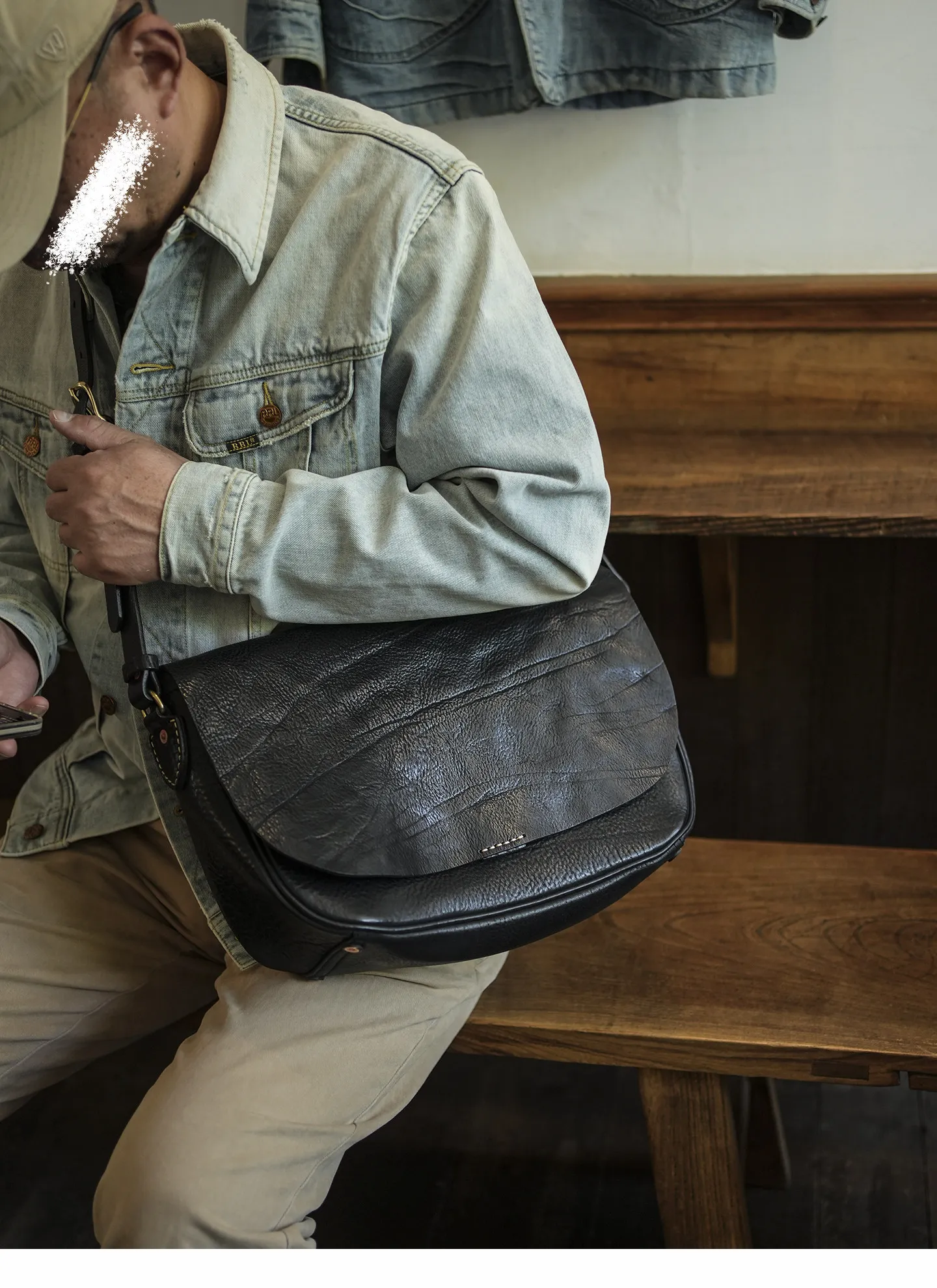 Einfache Vintage-Umhängetasche aus handgefertigtem Rindsleder der ersten Schicht für Herren, modische, lässige Reisetasche aus luxuriösem Echtleder. – Detail 7