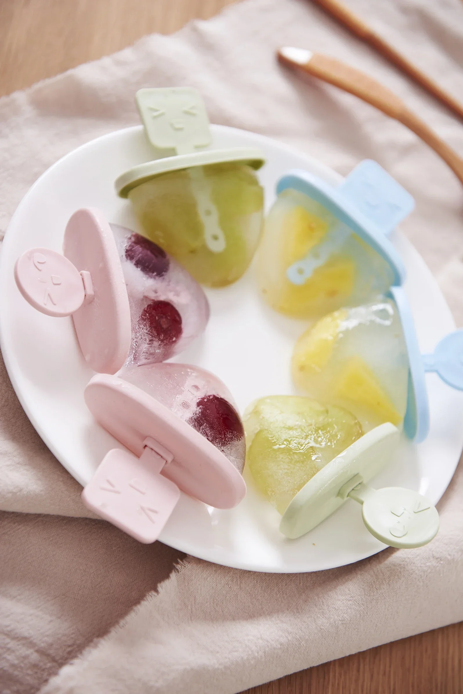 Plastic Ice Tray Ice Cube Tray Chocolate Mold ice cream maker