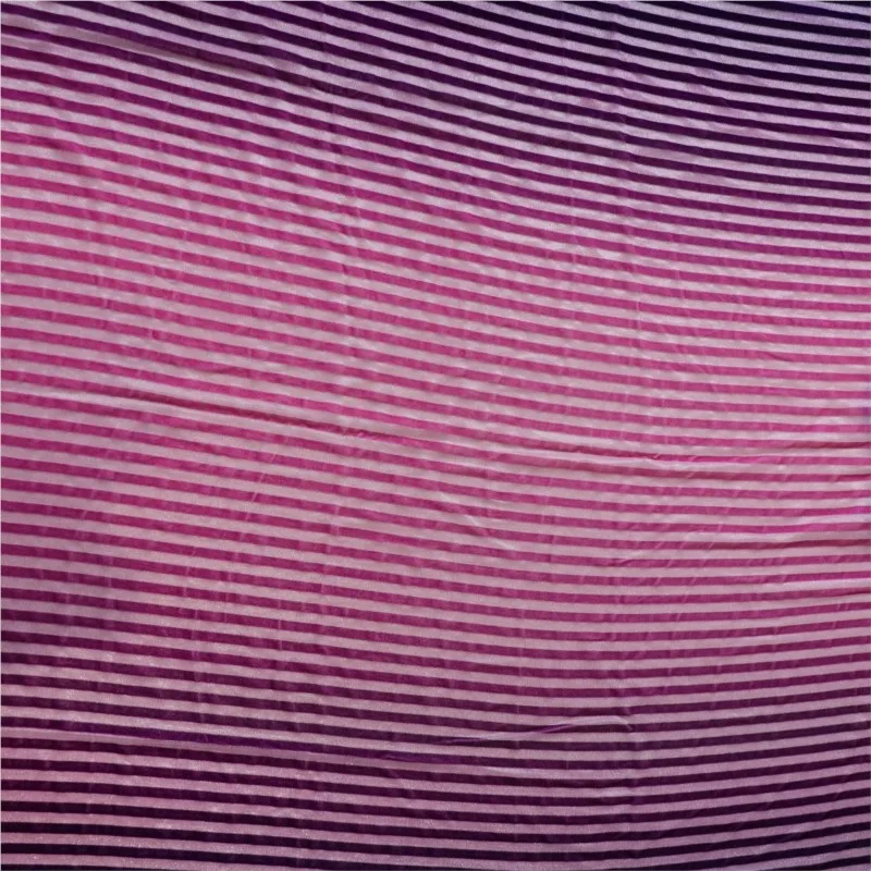 

Яркое шелковое полосатое градиентное бархатное тканое ночное платье из жоржета