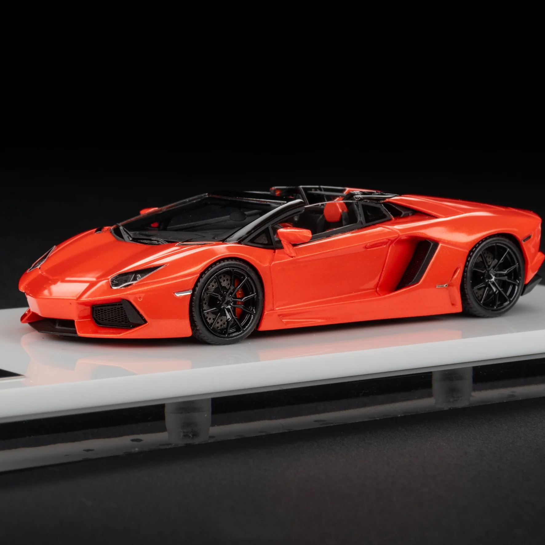 

Cars Lounge 1:64 LP700 Roadster simulation resin car Model Collection Gift