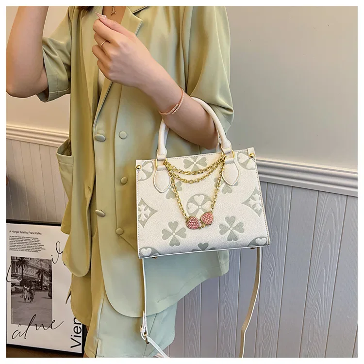 حقيبة يد مطبوعة كلاسيكية فاخرة غير رسمية جديدة لعام 2025 هي حقيبة كروس مدمجة بكتف واحد للنساء