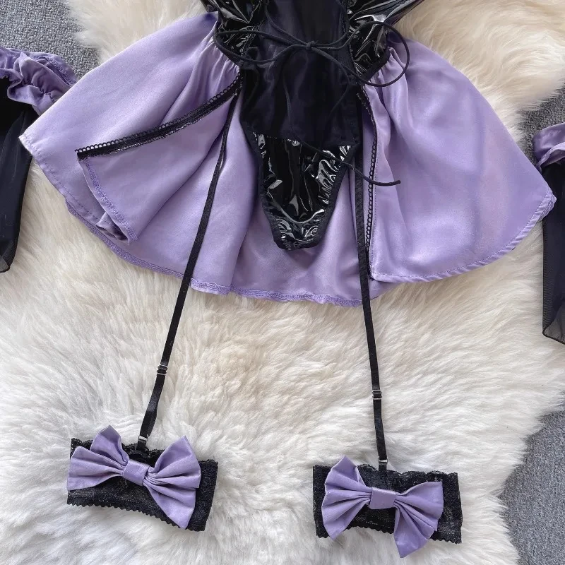 女性のための光沢のあるパテントレザージャンプスーツ,透明なパッチワーク,オープンクロッチと取り外し可能なセットを備えた裸の肩を持つジャンプスーツ