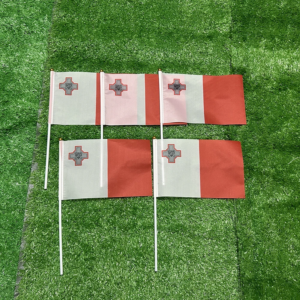 علم السماء مالطا علم اليد 10/20/50/100 قطعة 21*14 سنتيمتر مالطا اليد يلوحون أعلام مع عمود بلاستيكي للنشاط الرياضي ديكور المنزل