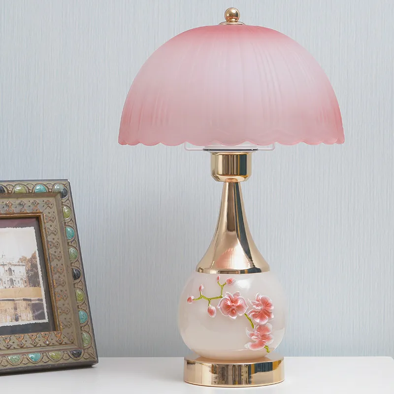 Wedding table lamp master bedroom bedside lamp 2025 new high-end European romantic light luxury high-end pastoral table lamp