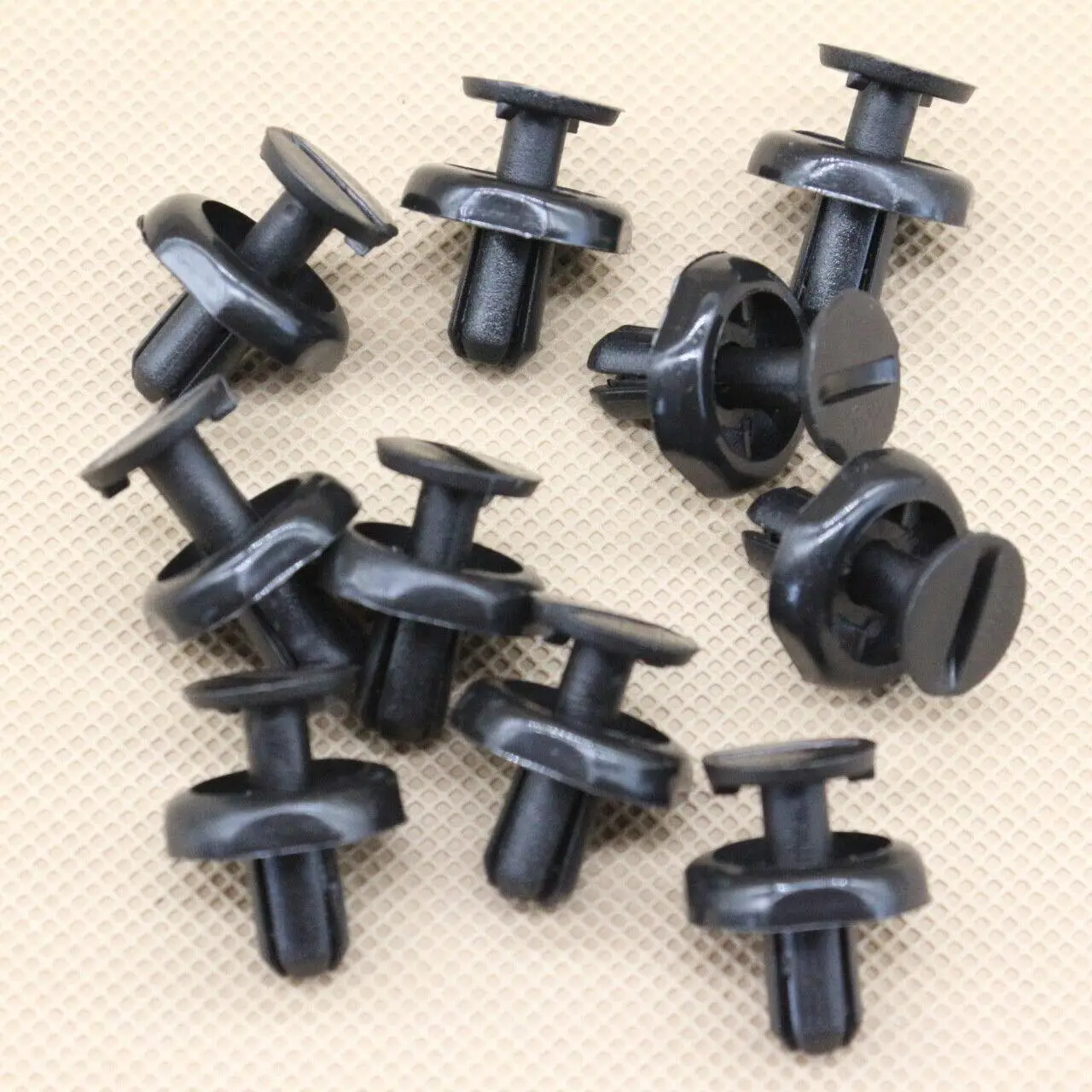 

10 Nylon Rivet Retainer For Toyota Avensis Camry Corolla Prius RAV4 Yaris