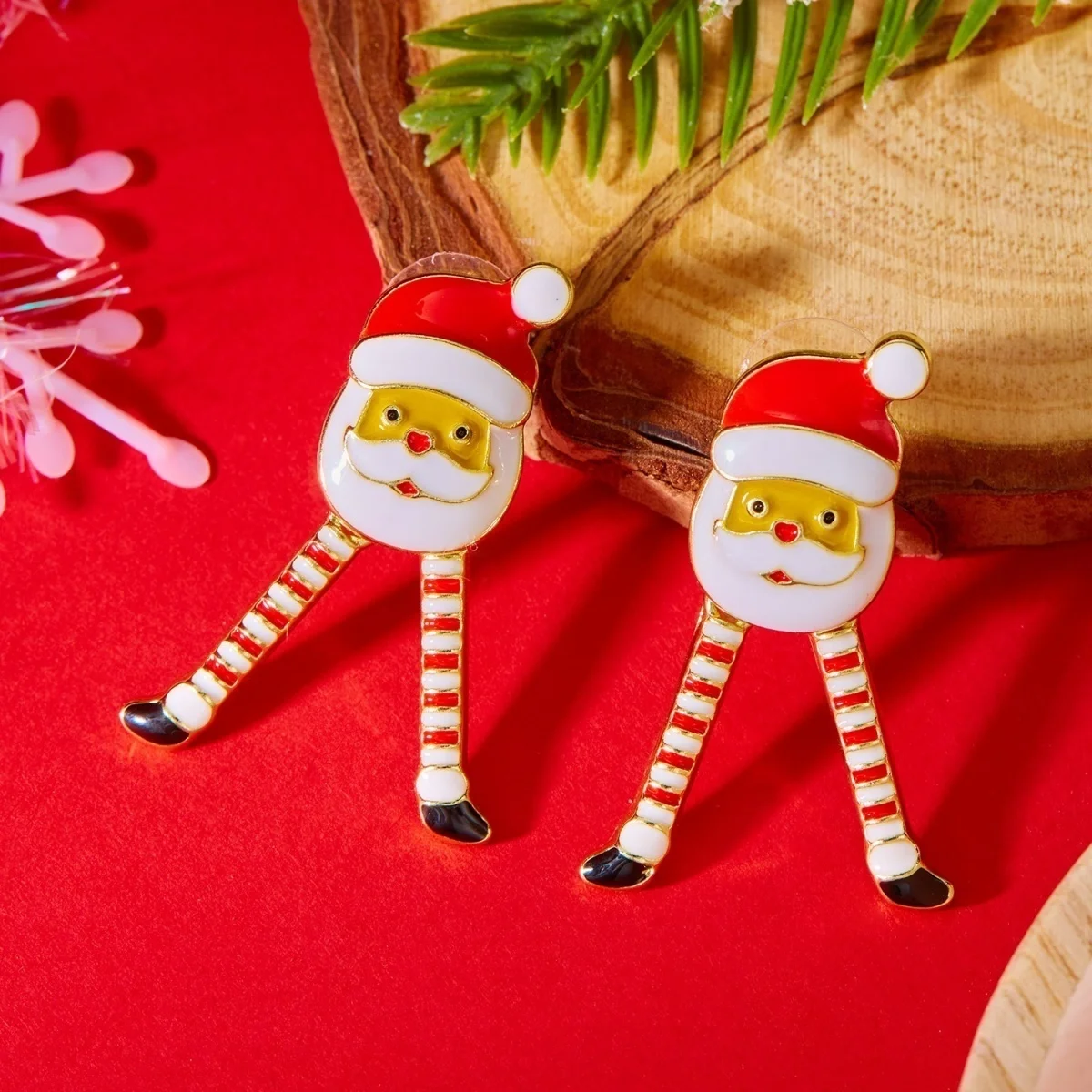 Weihnachtliche kreative Ohrhänger mit simulierten Perlen und langen Beinen im Weihnachtsmann-Design für Damen, Neujahrs-Ohrschmuck mit Lebkuchenmann und Schneemann. – Detail 32