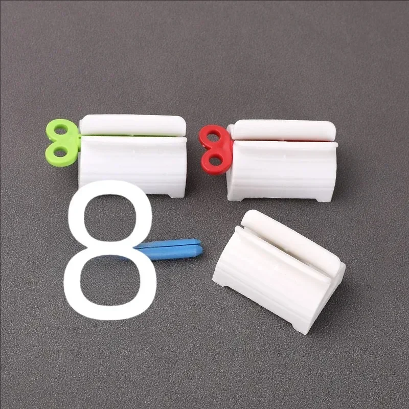 1 Pc Rolling Tube Toothpaste Squeezer Toothpaste Seat Holder Stand Rotate Toothpaste Dispenser for Bathroom