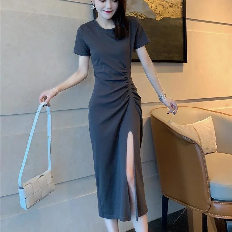 

2022 Summer Women's New Temperament Split Korean Version Wrinkled Slim Round Neck Short-sleeved Knee-length Irregular Dress