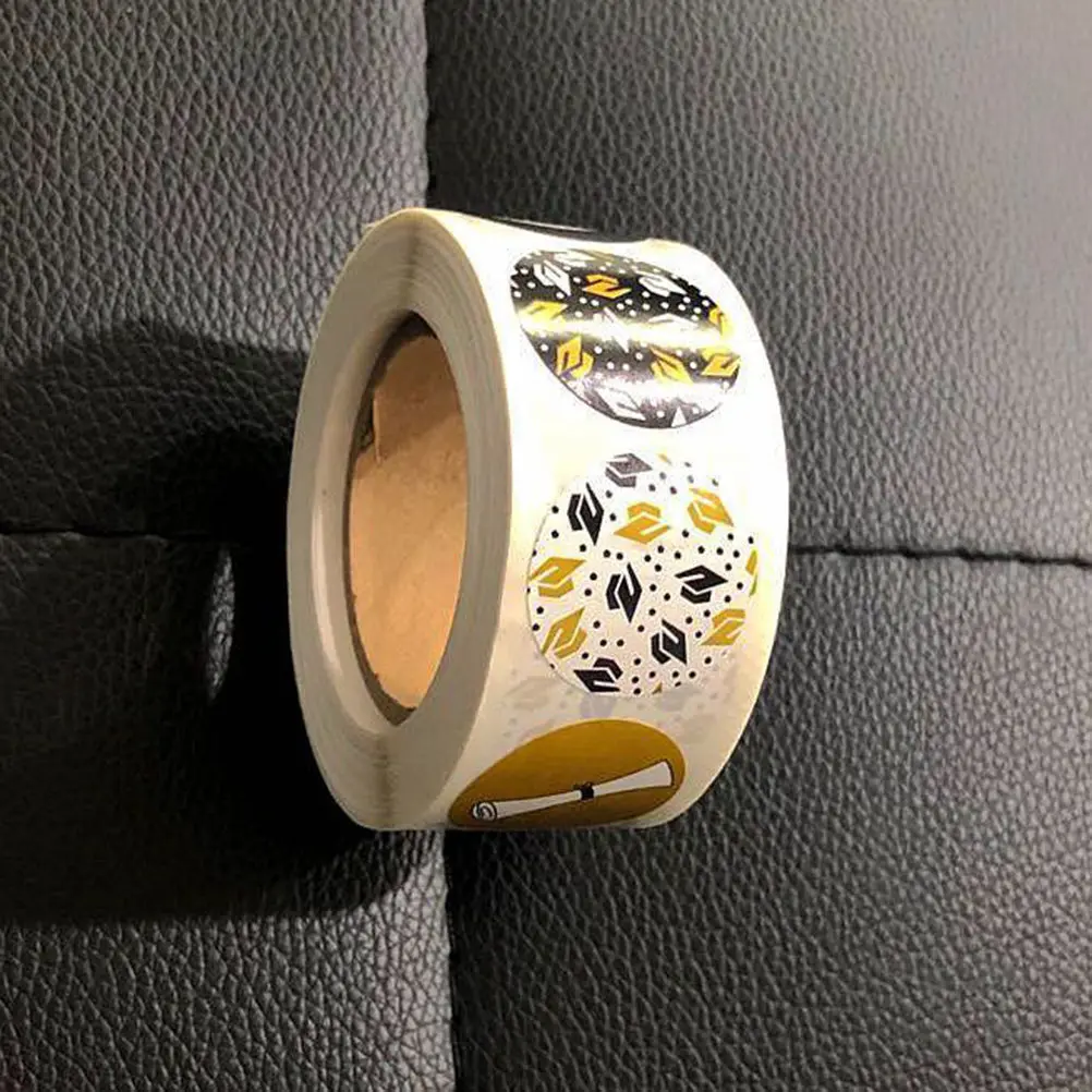 

2 рулона забавных наклеек на выпускной, самоклеящиеся этикетки из премиальной бумаги для сувениров на вечеринку, праздничного декора, подарочной упаковки для студентов