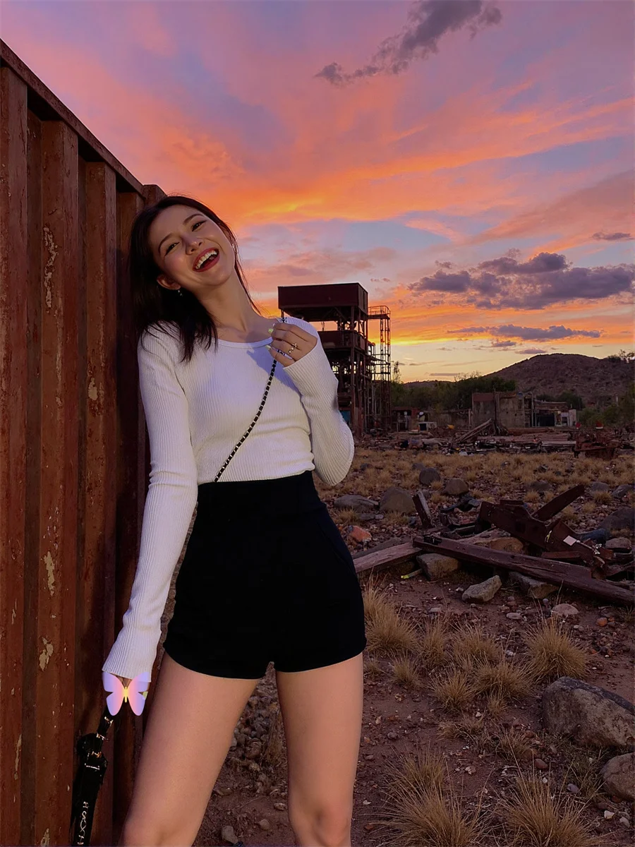 

Сексуальные свободные шорты с высокой талией, элегантная женская одежда, весенняя вышивка, средняя посадка, корейский стиль, коледж, необычные украшения