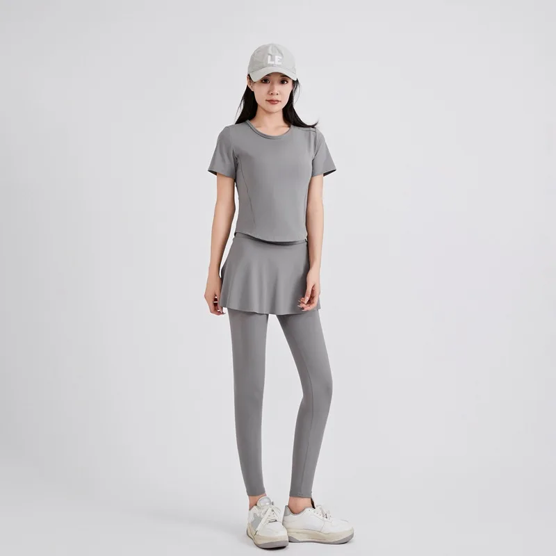 Pantalones cortos ajustados a la moda para mujer, camiseta de manga corta deportiva, pantalones elásticos falsos, conjunto de 2 piezas, ropa seca para gimnasio y correr