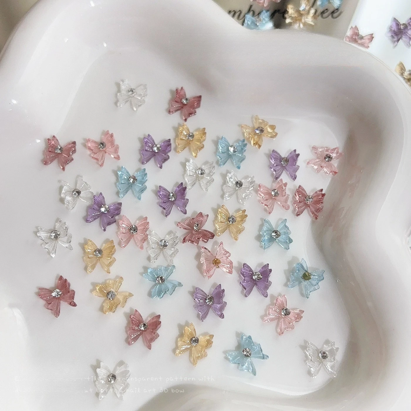 เรซิ่นใสสีสันสดใส 3 มิติ ประดับคริสตัลรูปผีเสื้อและดอกไม้ แต่งเล็บ DIY สวยหรู ดูดีมีเสน่ห์