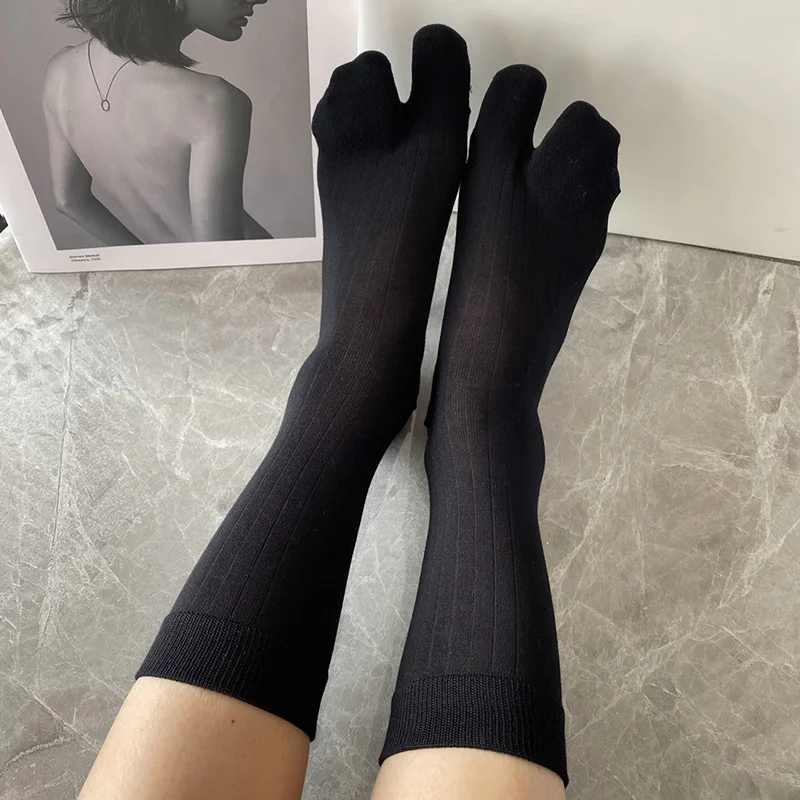 

Comfortable Soft Two-Toed Socks Combed Cotton Split Toe Socks for Women Stripe Socks Japanese Harajuku Mid-Tube Women's Tabi Sox