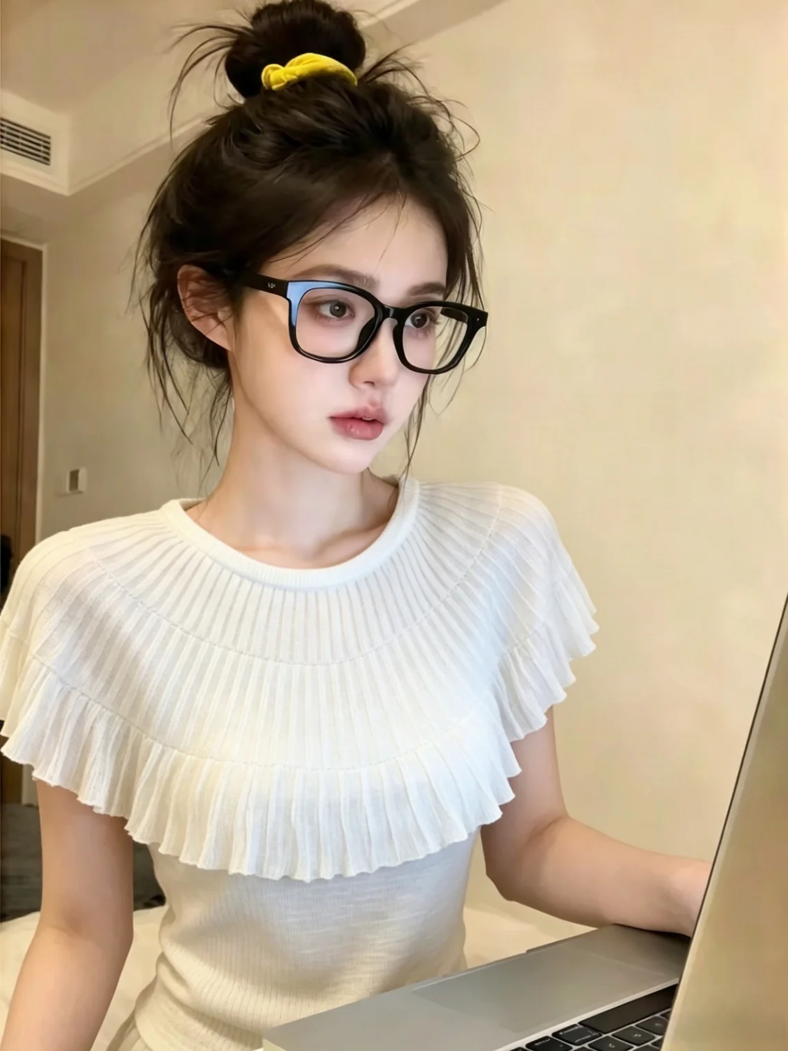 

Slim Fit Korean Style Knitted Coat with Lace Hem for Women Summer New Style Pure Desire Self Kept Model Thinming Top