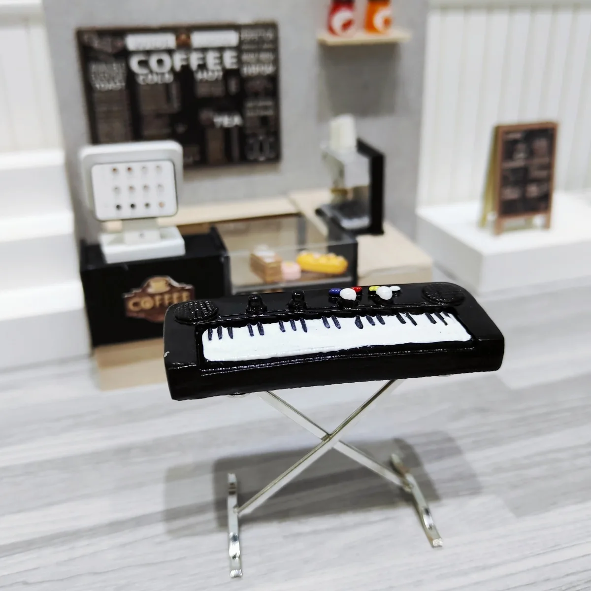 Puppenhaus Mini Simulation Legierung E-Piano, Musikinstrument Modell, Miniatur Szene passende Requisiten