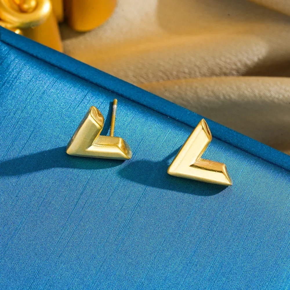 2025nuovo, collana con clavicola da donna, orecchini popolari con collana che non sbiadiscono, collana leggera e lussuosa a forma di V