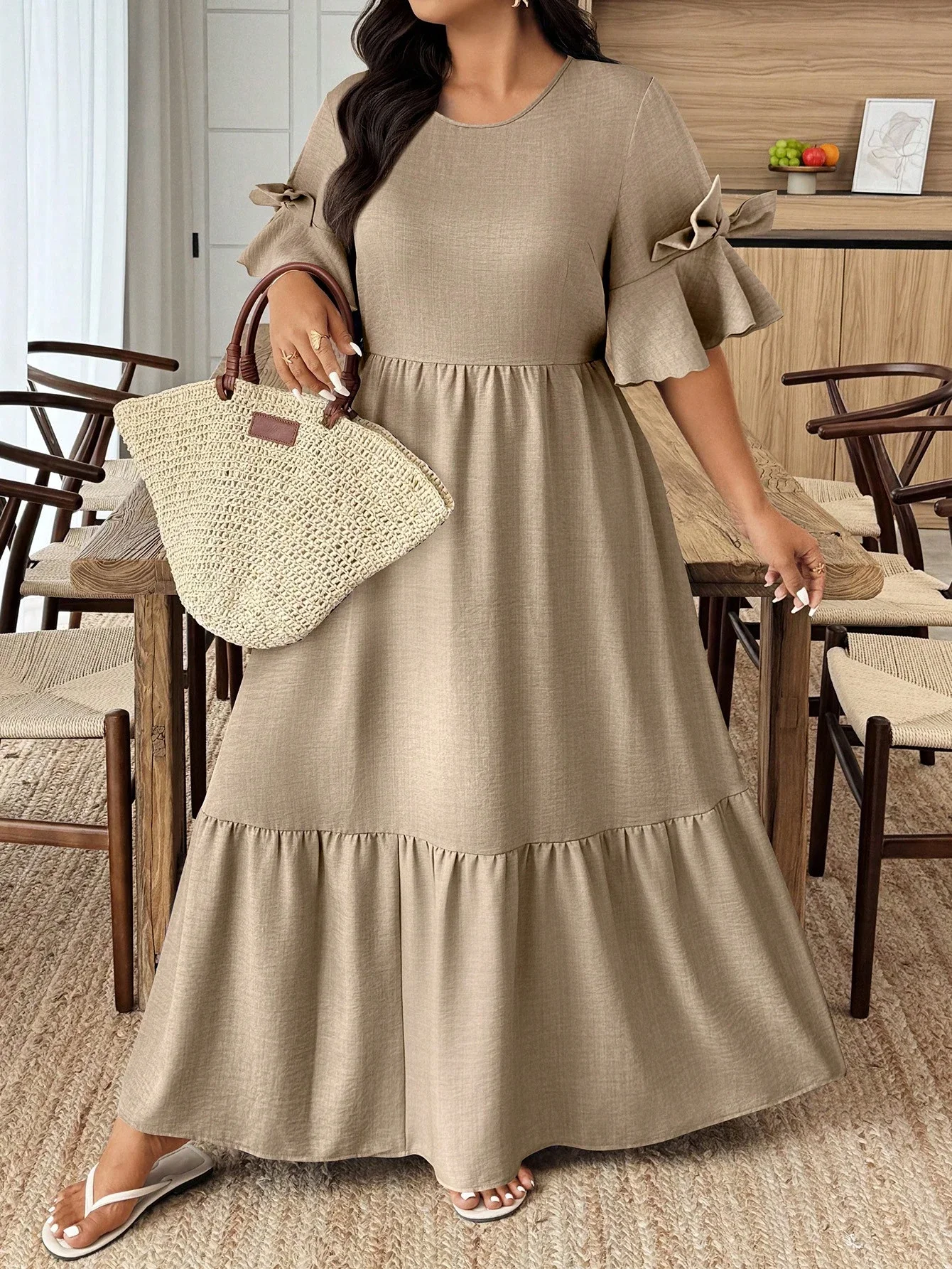 

Платье макси повседневное, однотонное, с круглым вырезом и оборками по низу, больших размеров