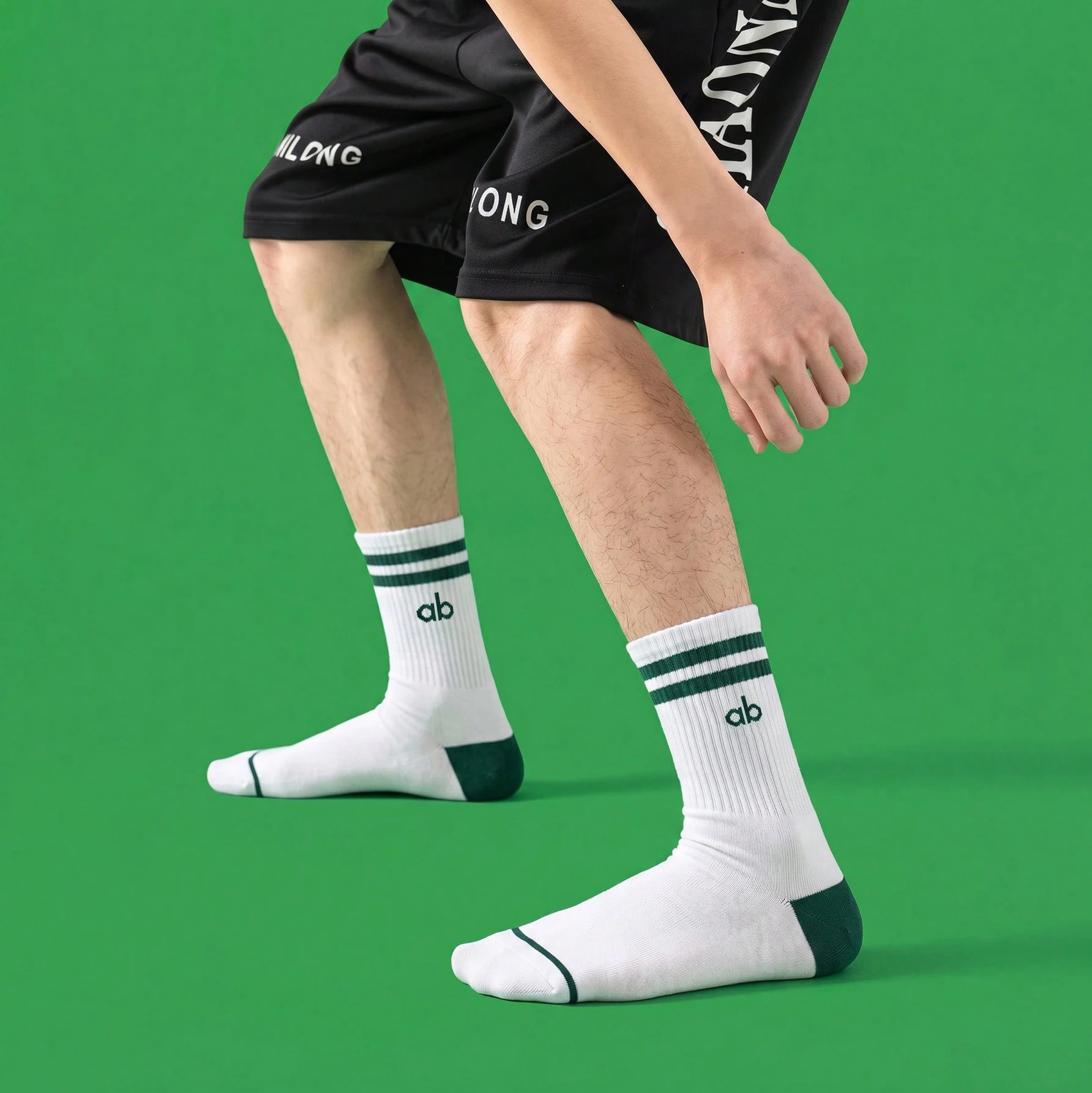 5 Pairs of Japanese-Style Simple White and Green Striped Men's Mid-Calf Socks, Minimalist Ab Letter Sports Casual Mid-Calf Socks, Breathable and Sweat-Absorbent for Summer, Non-Stuffy, Versatile for Everyday Sneakers