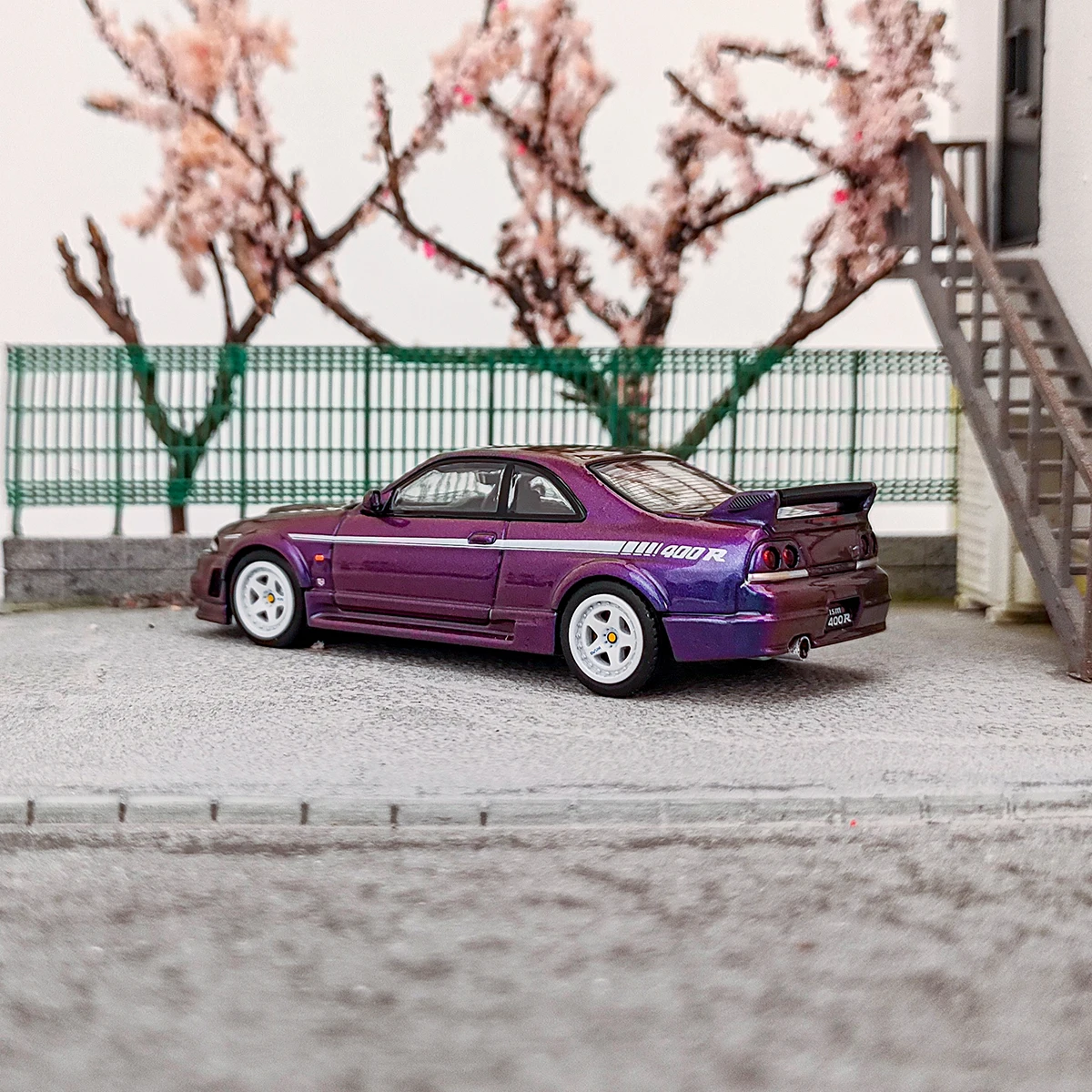 INNO  1:64 R33 NISMO 400R diecast model car