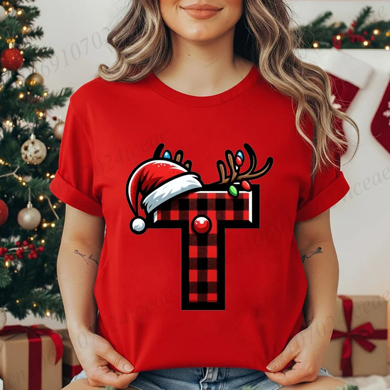 Świąteczna koszulka z nadrukiem alfabetu dla kobiet, unisex, modna, zabawna, codzienna bluzka z grafiką czapki Świętego Mikołaja i renifera.