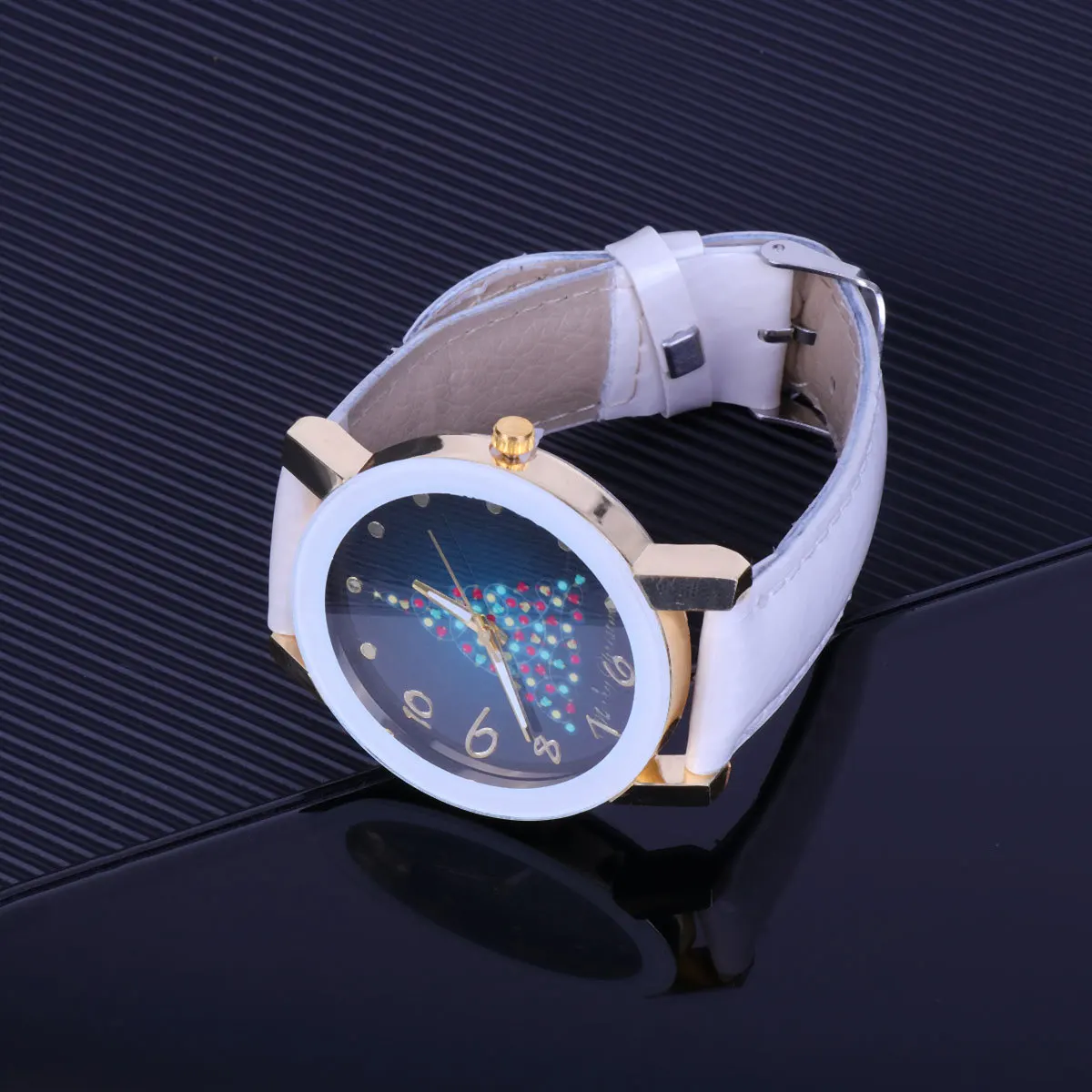 

Casual Women Quartz Christmas Watch White PU Strap Fashion Simple Wristwatch Durable Charm Gift Fashion Women Watch
