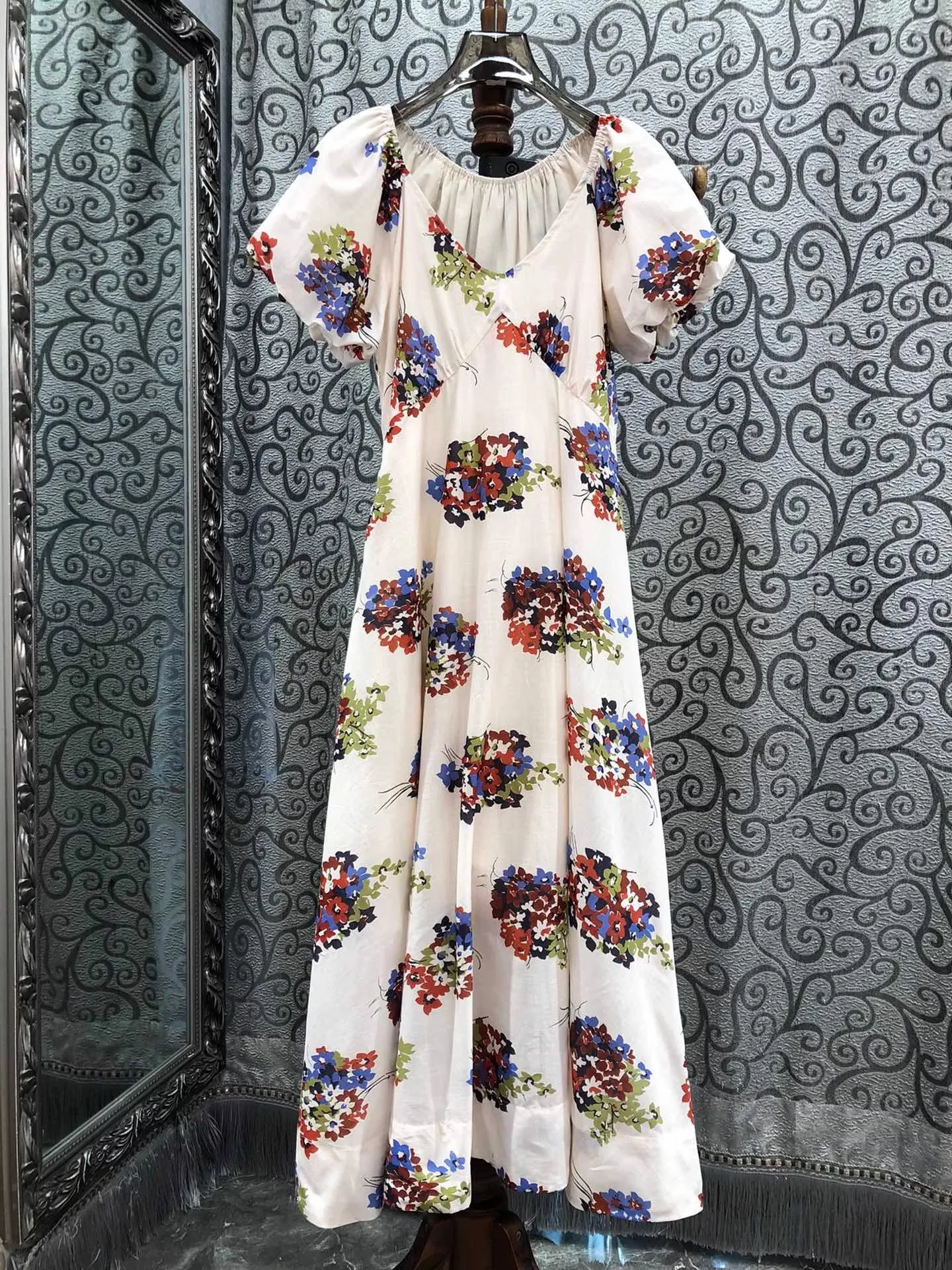 

100%Cotton Long Dress 2025 Autumn Fashion Style Women V-Neck Colorful Floral Print Short Sleeve Long Beige Maxi Dress Gorgeous