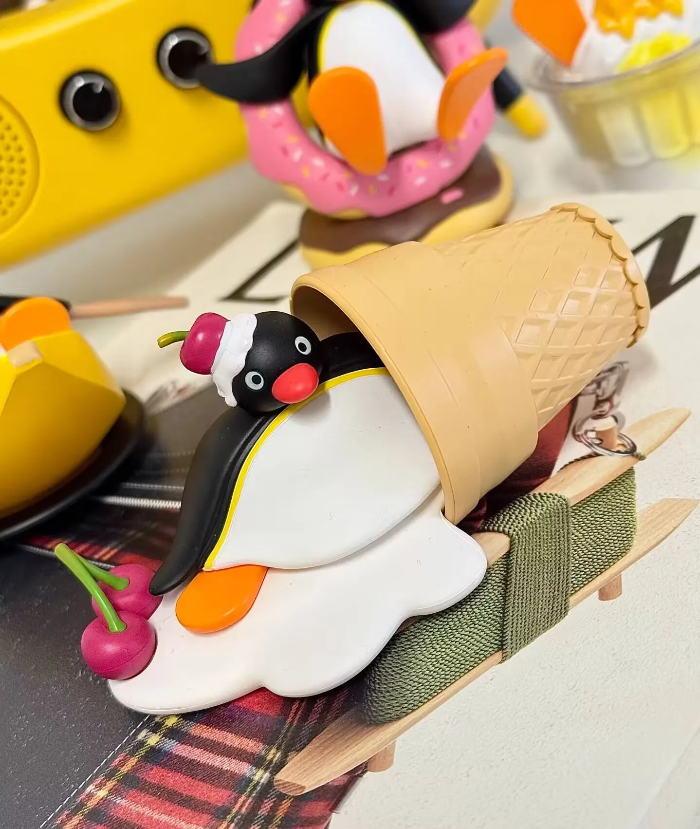 Heißer Pingu-Spaß! Spaß! Ski Obstheit Gans Serie Blind Ei Geheimnis Ei Desktop Ornamente Pinguin Puppe Kreative Mode Spielzeug Geschenk
