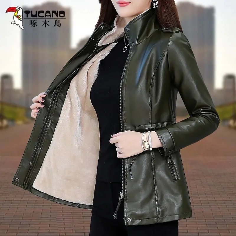 Leather and Fur Integrated Motorcycle Jacket for Women in Winter Thickened and Plush Lamb Fur Jacket Medium Length 2023 New Coat