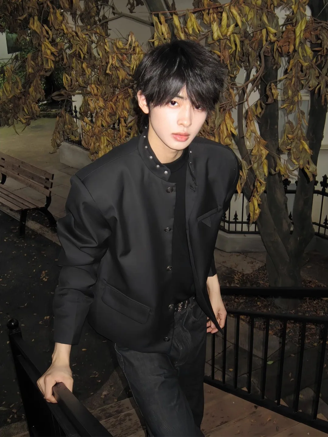 

Bla oulder Pad Design Men's Jaet Autumn Sle Nail Head Embellied ort Suit Jaet Cool And Trendy M Model Outfit