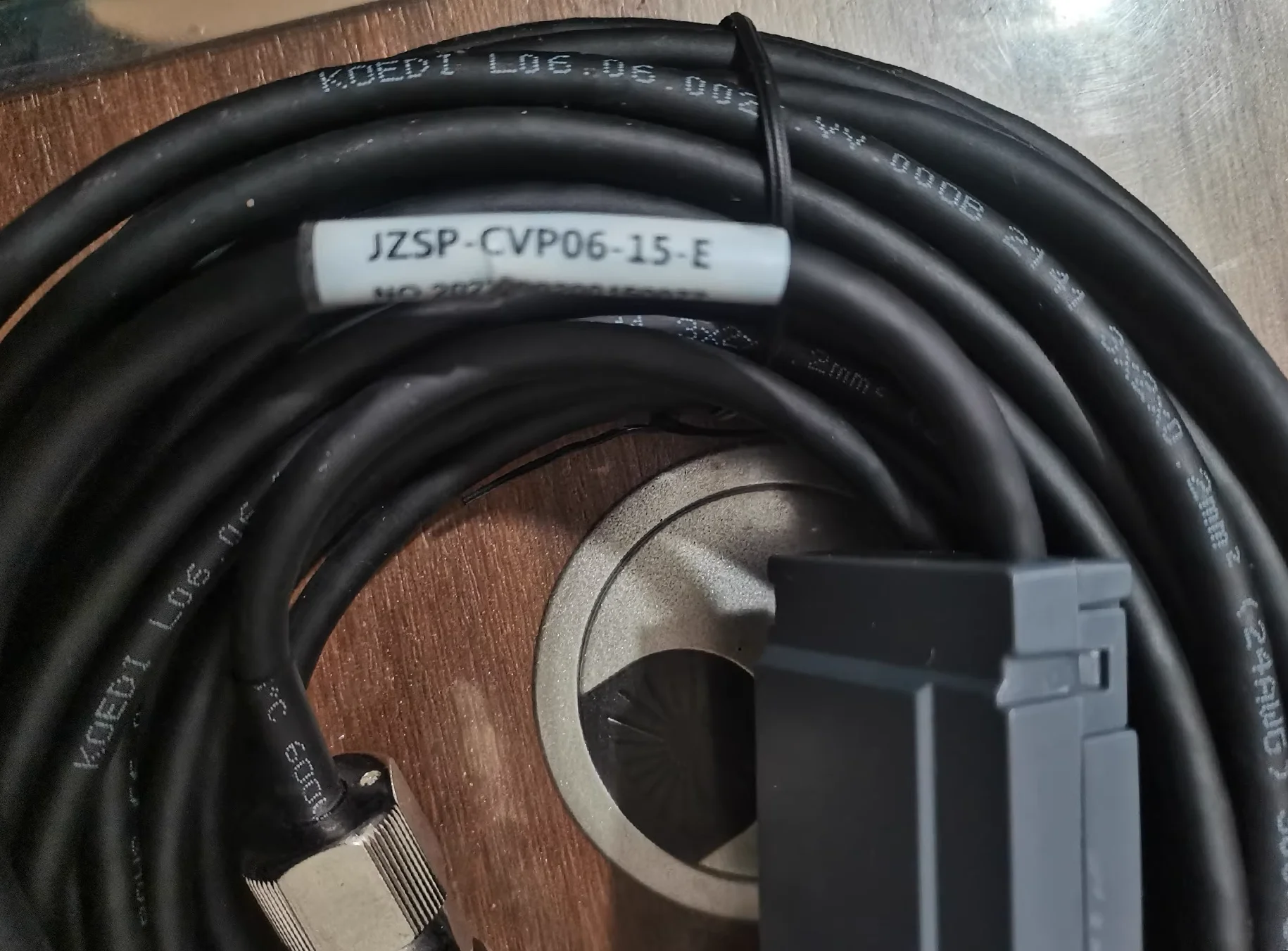 Brand New JZSP-CVP06-15-E 15-meter servo motor encoder connection cable with battery box，Fast shipping