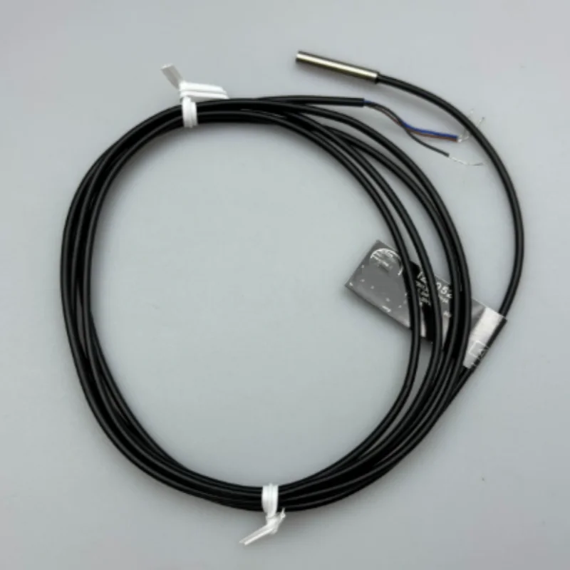 IZ5052  Proximity Sensor Brand new and original Same-day shipping