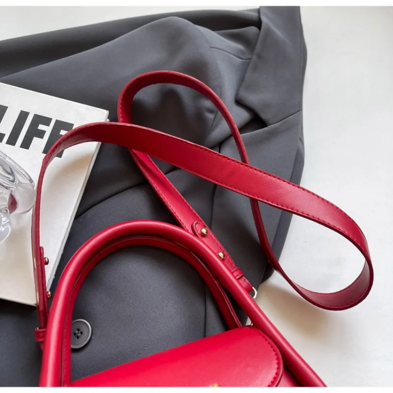 High Appearance Explosive Bag 2024 New Fashionable Retro Red Crossbody Women's Bag High Texture Simple Dinner Light Luxury Bag